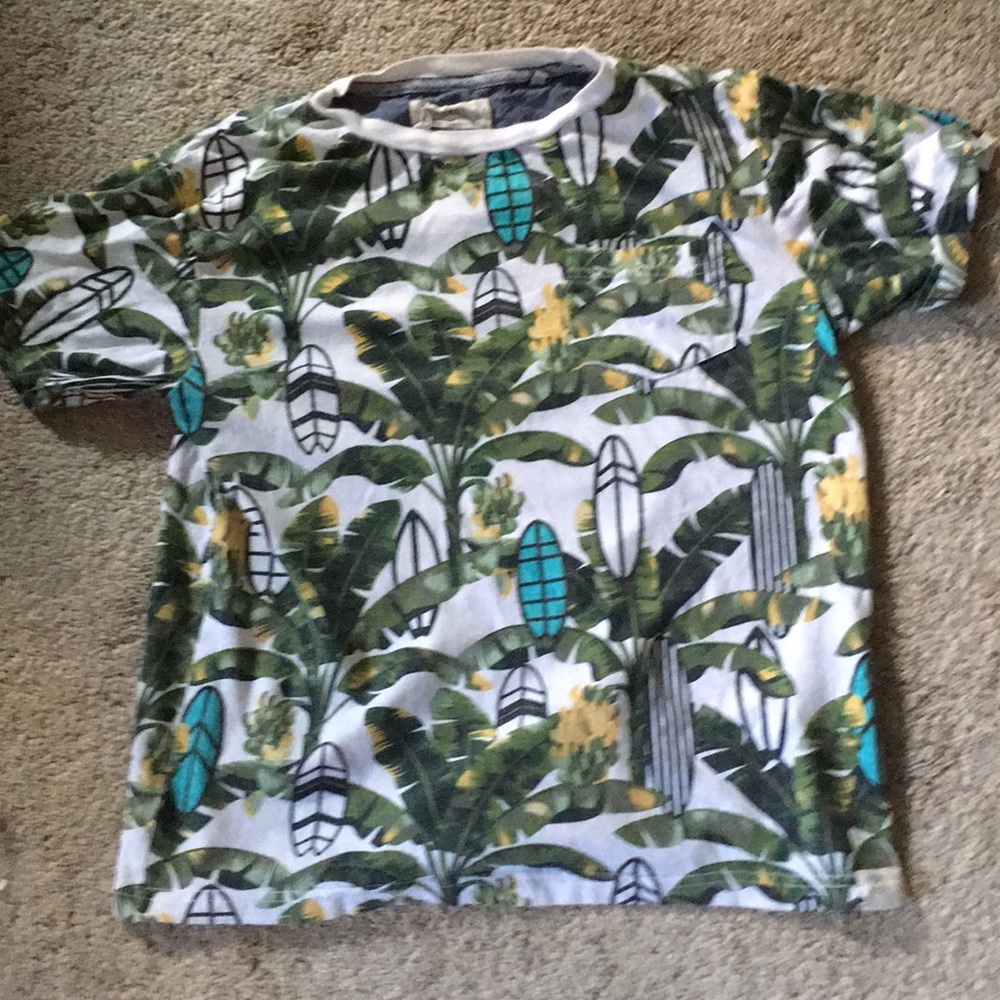 Free Planet Tropical Pattern Short Sleeves T